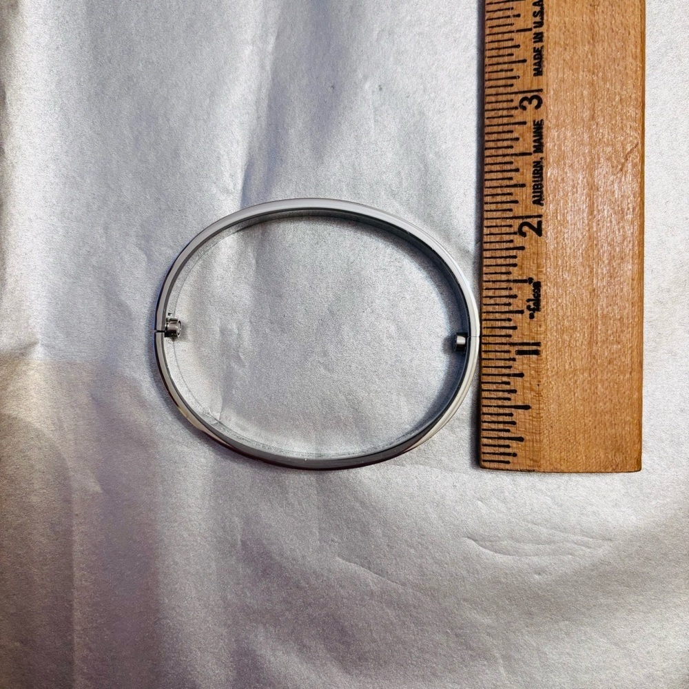 Luxury Silver Tone Bangle Bracelet With Screwdriver New - Picture 9 of 9